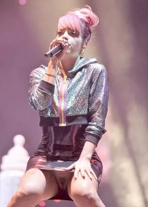 Lily Allen / lilyallen nude photo #0067