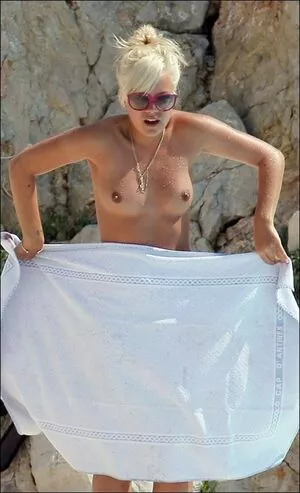 Lily Allen / lilyallen nude photo #0070