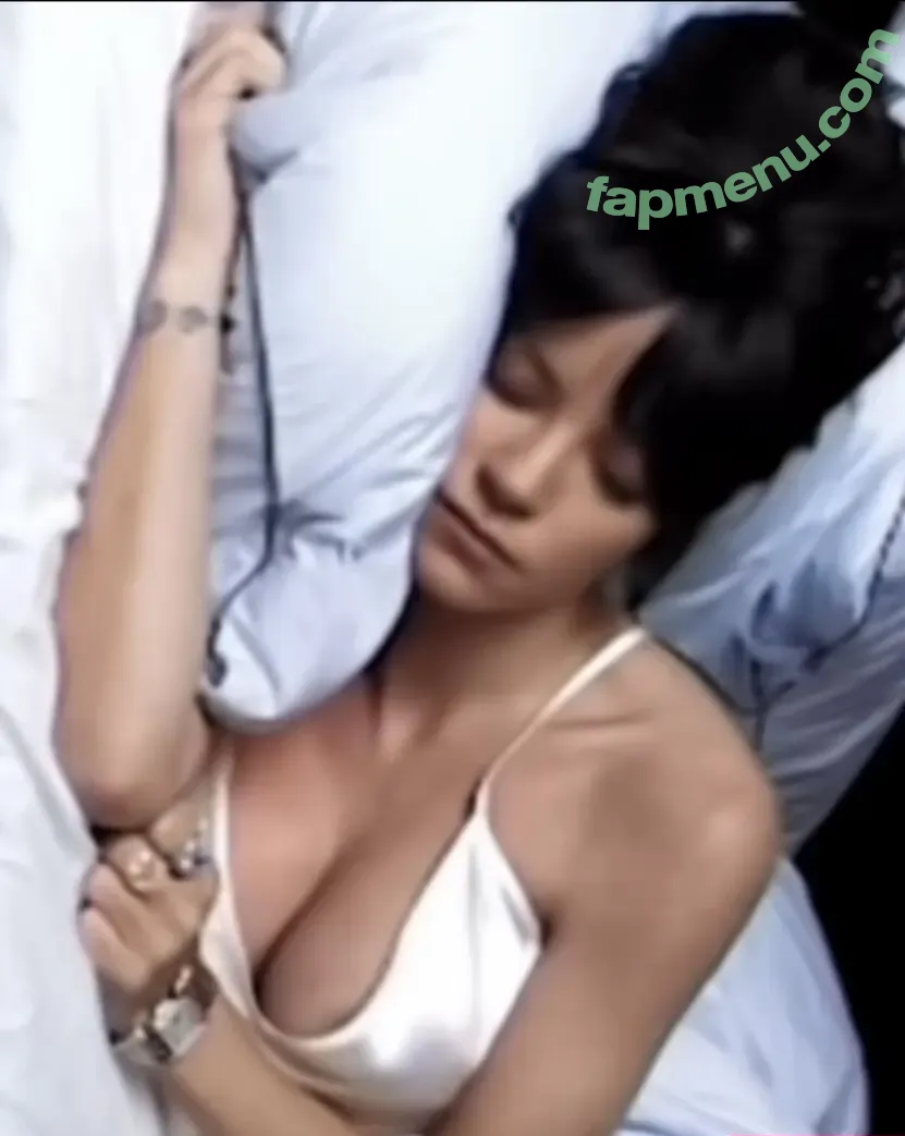 Lily Allen nude photo #0772 (lillyallen819 / lilyallen)