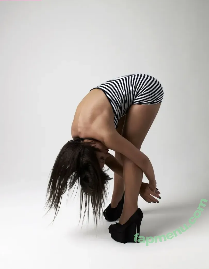 Lily Allen nude photo #0869 (lillyallen819 / lilyallen)