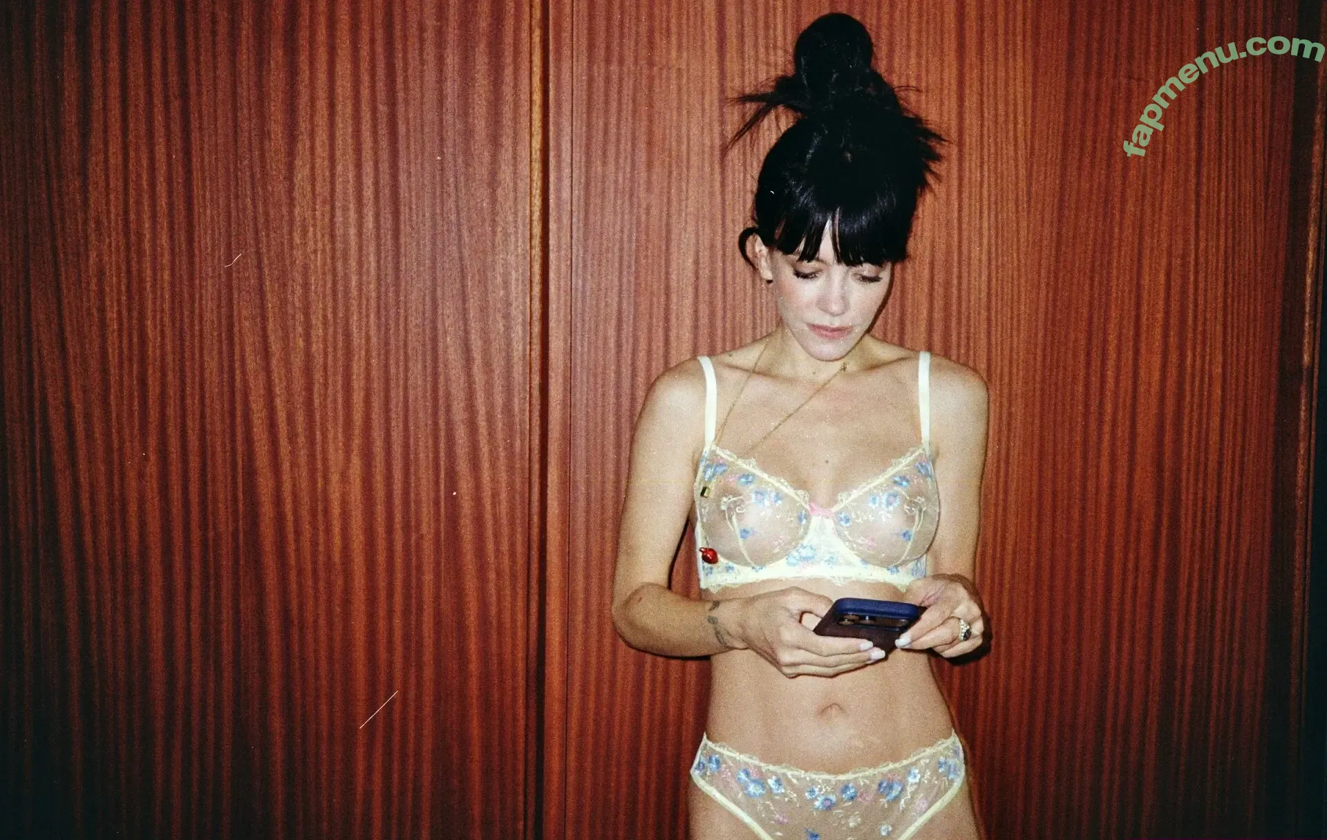 Lily Allen nude photo #1000 (lilyallen)
