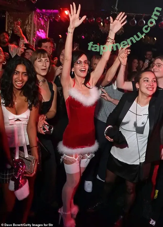 Lily Allen nude photo #1130 (lilyallen)