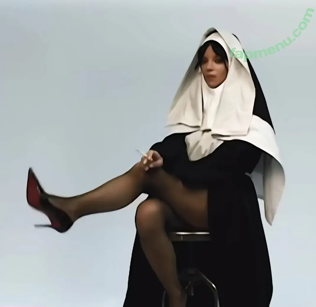 Lily Allen nude photo #1146 (lilyallen)