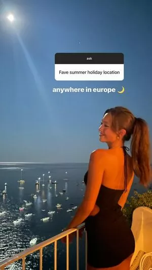 Lily Chee / LilyChee nude photo #0109