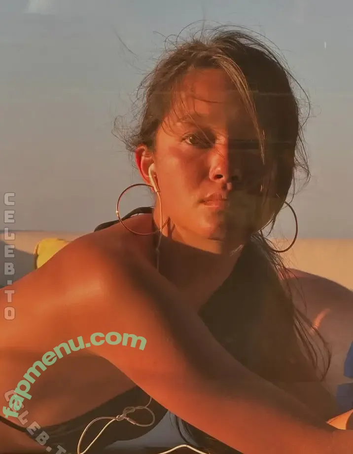 Lily Chee nude photo #1183 (LilyChee)