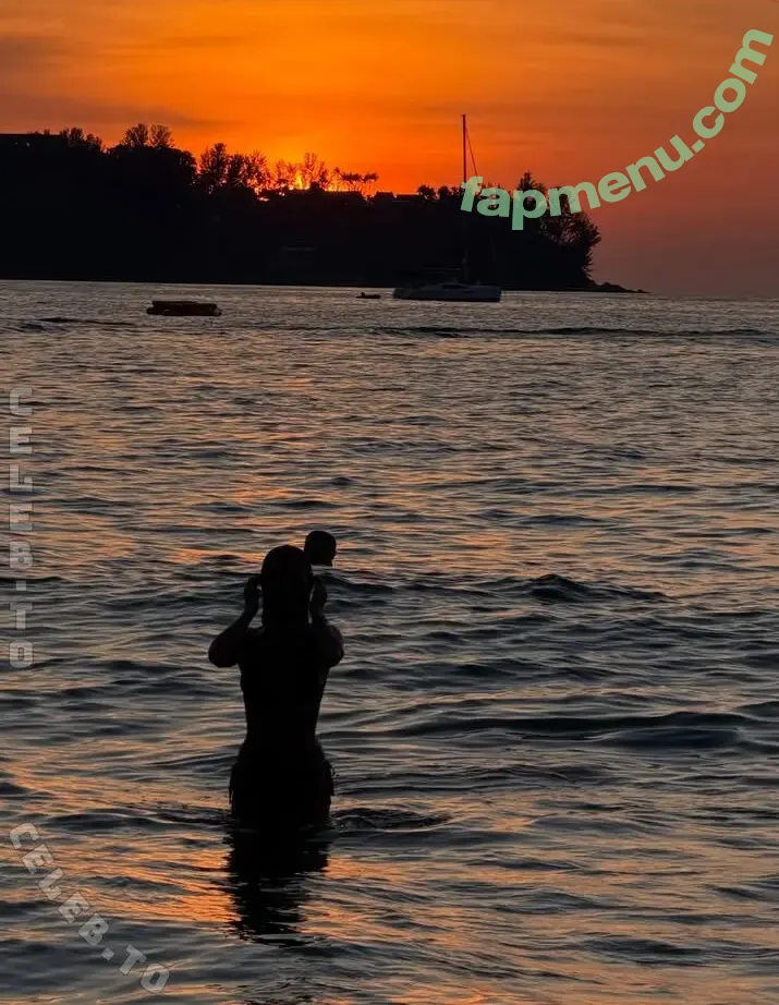 Lily Chee nude photo #1223 (LilyChee)