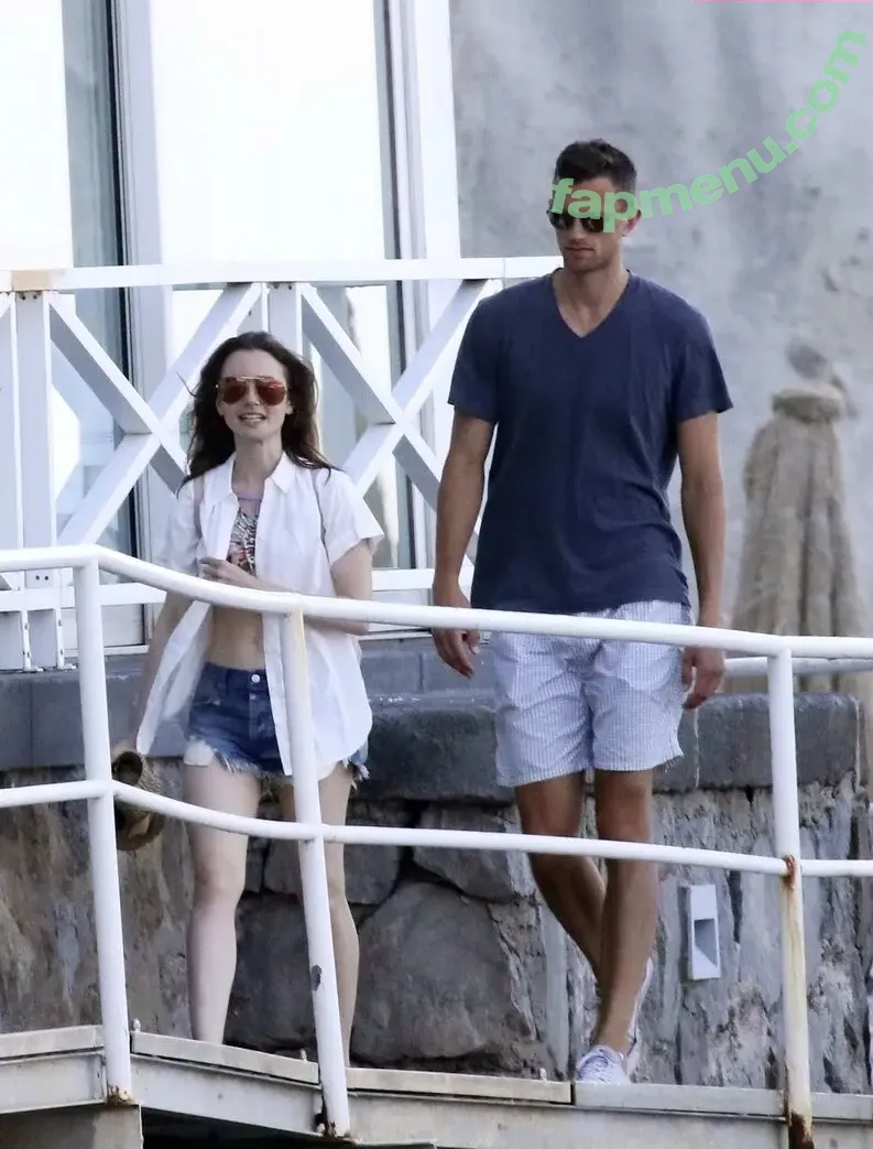 Lily Collins nude photo #1171 (lilyjcollins)