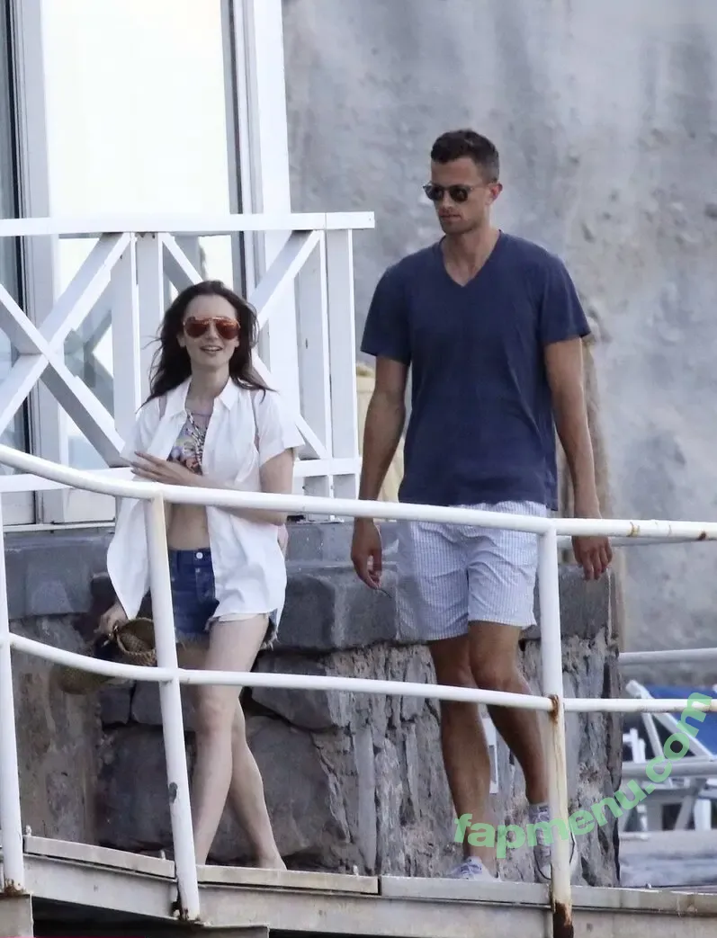 Lily Collins nude photo #1187 (lilyjcollins)