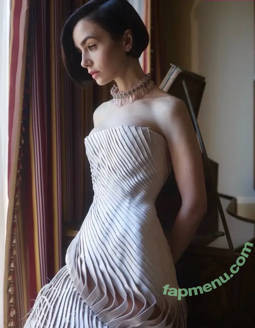 Lily Collins nude photo #1339 (lily_collins / lilyjcollins)