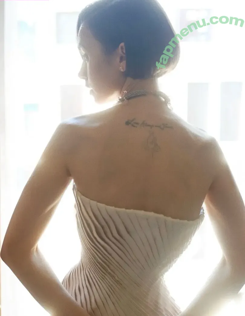 Lily Collins nude photo #1341 (lily_collins / lilyjcollins)