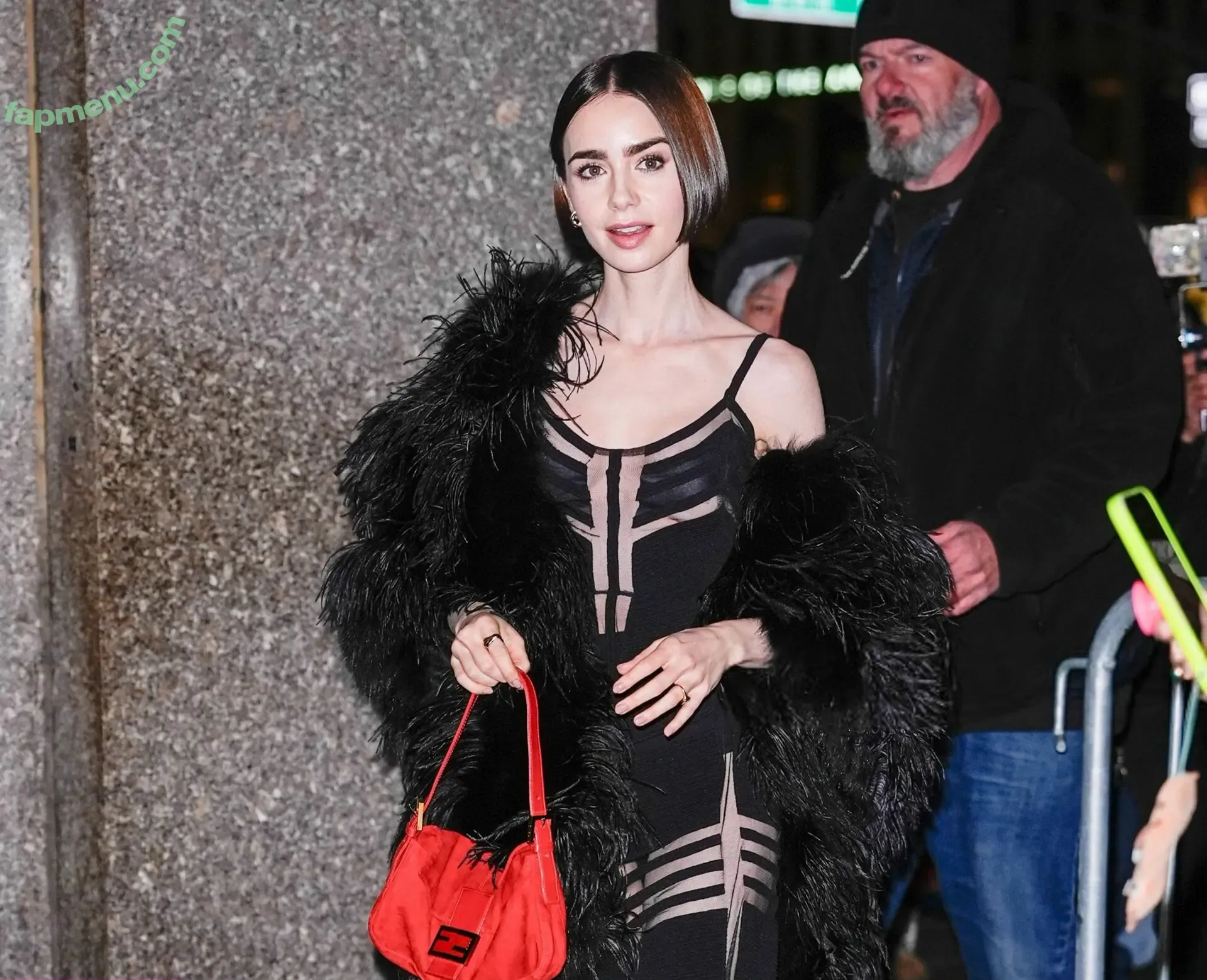 Lily Collins nude photo #1357 (lily_collins / lilyjcollins)