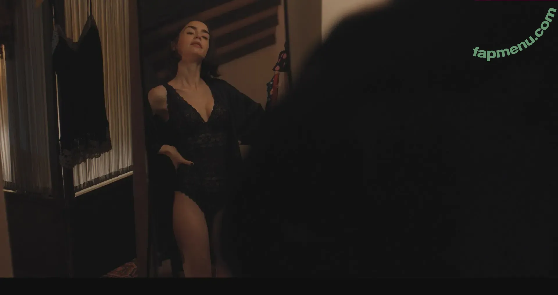 Lily Collins nude photo #1422 (lily_collins / lilyjcollins)