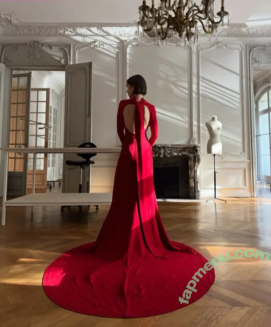 Lily Collins nude photo #1439 (lily_collins / lilyjcollins)