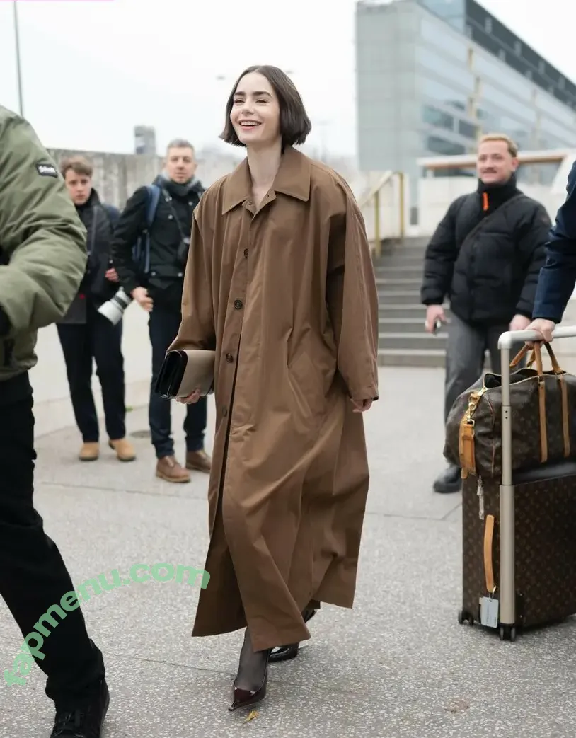 Lily Collins nude photo #1474 (lily_collins / lilyjcollins)