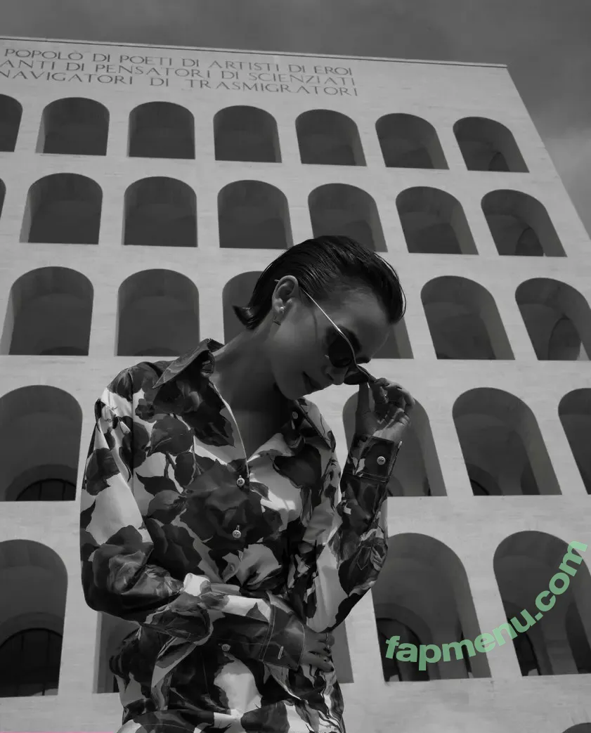 Lily Collins nude photo #1481 (lily_collins / lilyjcollins)