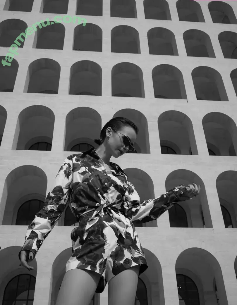 Lily Collins nude photo #1482 (lily_collins / lilyjcollins)