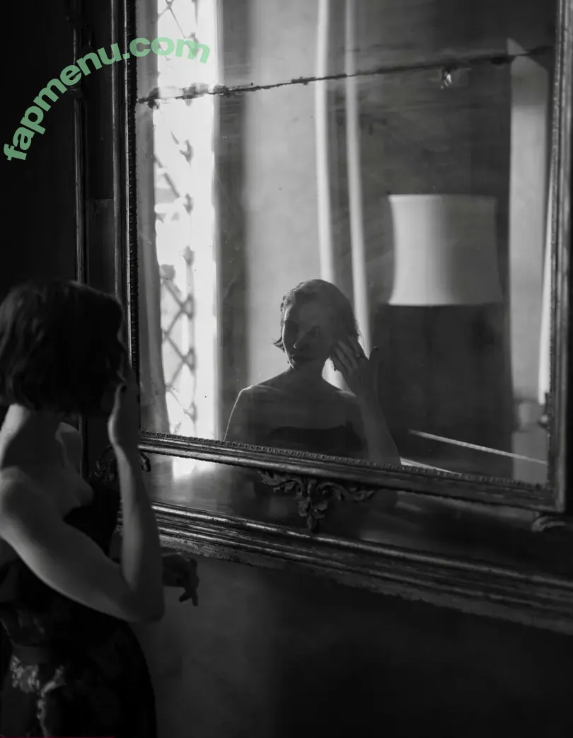 Lily Collins nude photo #1485 (lily_collins / lilyjcollins)