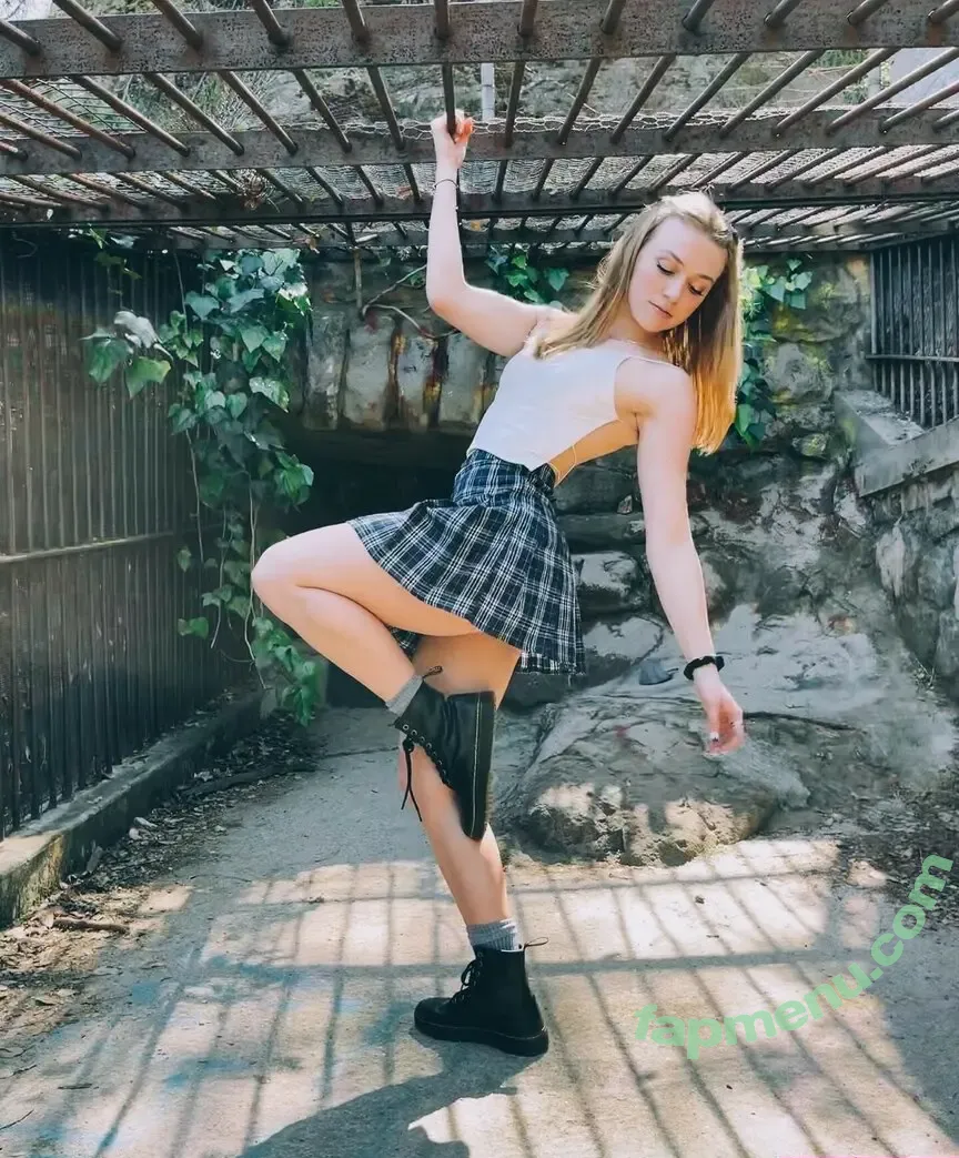Lily Farrar nude photo #0034 (Yeehawlily / lilymfarrar / lilymorgan22 / will.werq.for.ranch)