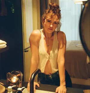 Lily James / lillyjames / lilyjamesofficial nude photo #1068