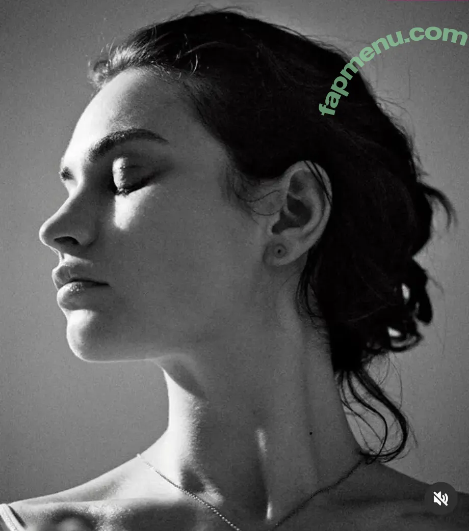 Lily James nude photo #1358 (lillyjames / lilyjamesofficial)