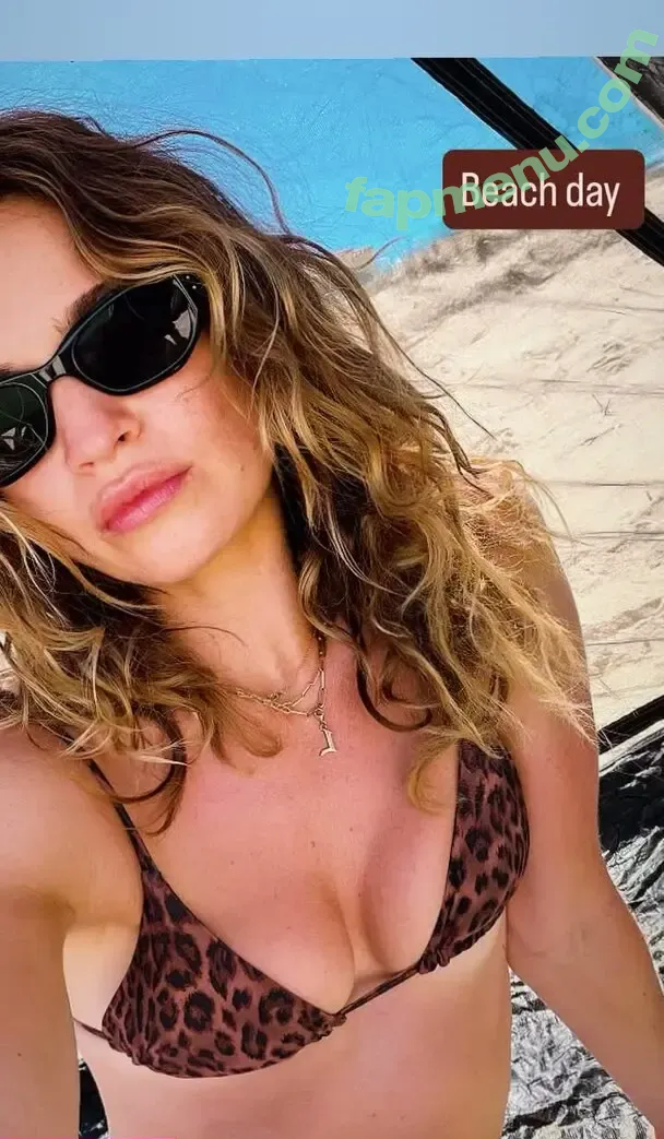 Lily James nude photo #1657 (lillyjames / lilyjamesofficial)