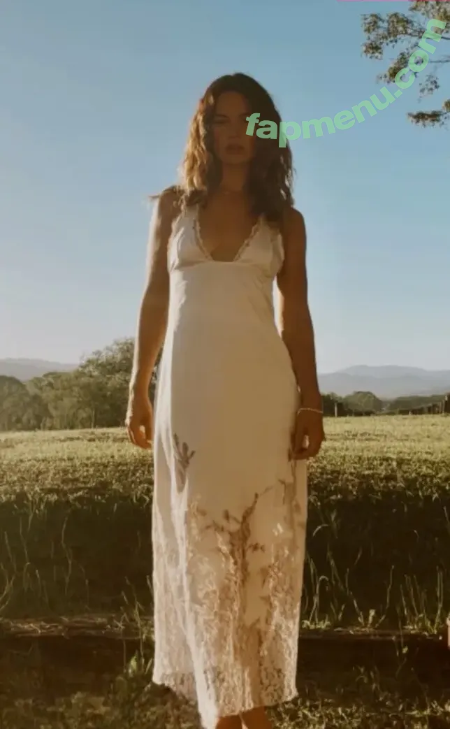 Lily James nude photo #1667 (lillyjames / lilyjamesofficial)