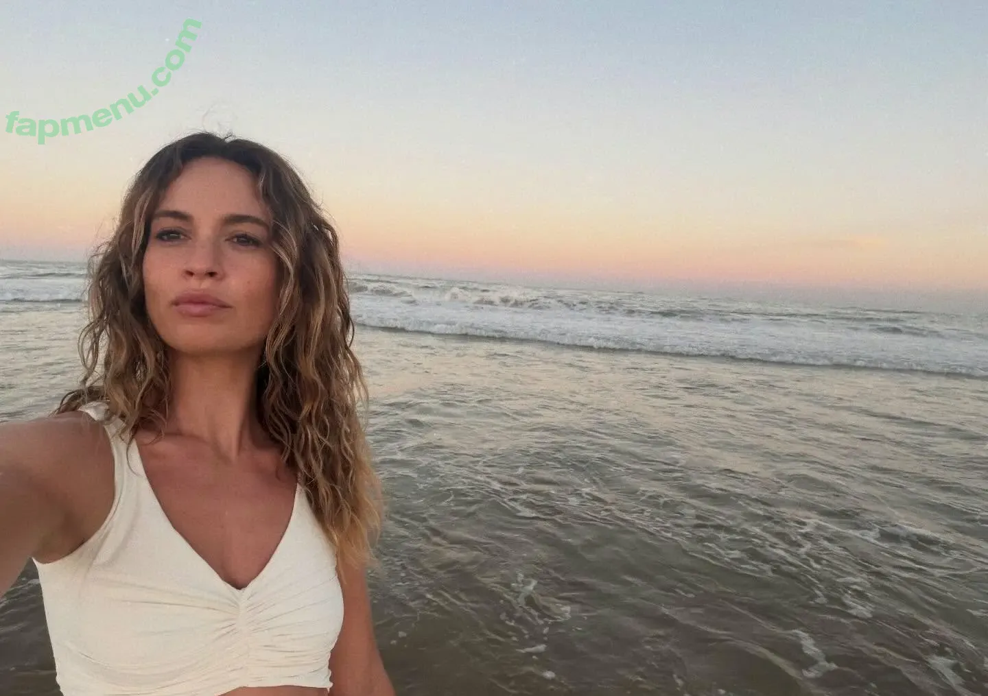 Lily James nude photo #1707 (LilyCJames / lillyjames / lilyjamesofficial)