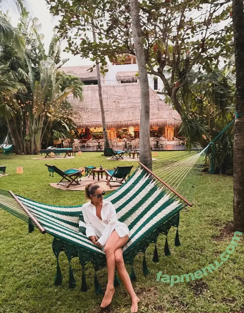 Lily James nude photo #1718 (LilyCJames / lillyjames / lilyjamesofficial)