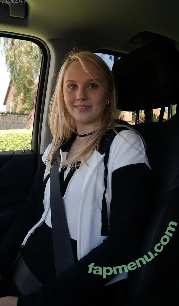 Lily Raider nude photo #0011 (Lily Raider)
