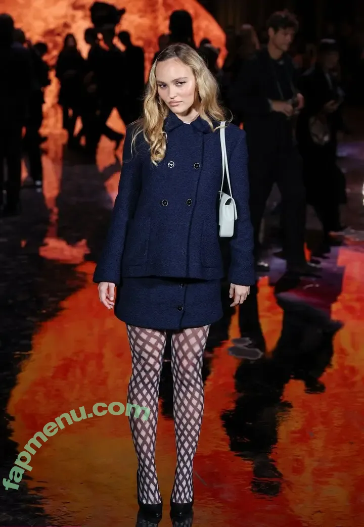 Lily-Rose Depp nude photo #0003 (lilyrose_depp / lilyrosemeldepp)