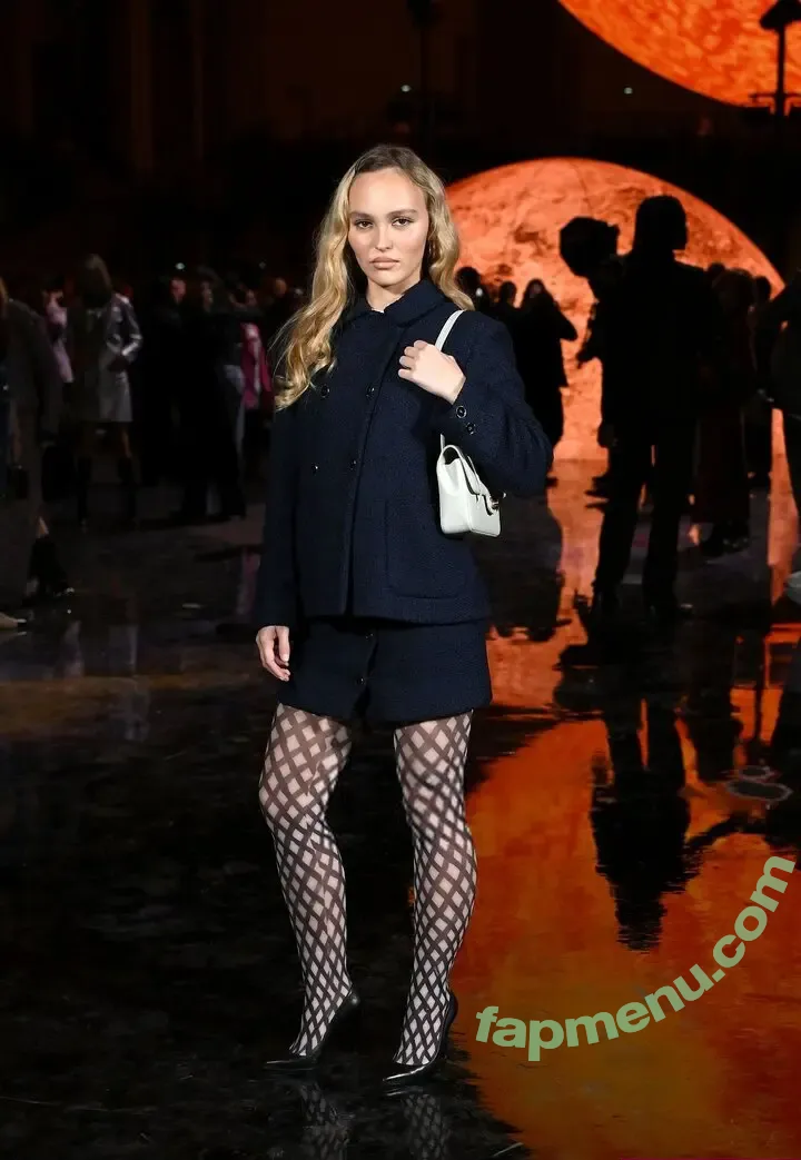 Lily-Rose Depp nude photo #0004 (lilyrose_depp / lilyrosemeldepp)