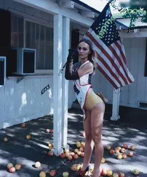 Lily-Rose Depp / Lily Rose Depp / lilyrose_depp / lilyrosemeldepp nude photo #0009