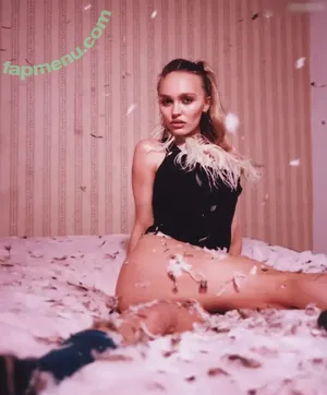 Lily-Rose Depp / Lily Rose Depp / lilyrose_depp / lilyrosemeldepp nude photo #0014