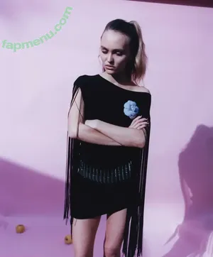 Lily-Rose Depp / Lily Rose Depp / lilyrose_depp / lilyrosemeldepp nude photo #0049