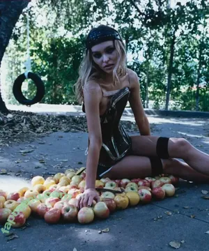 Lily-Rose Depp / Lily Rose Depp / lilyrose_depp / lilyrosemeldepp nude photo #0053