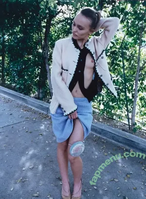 Lily-Rose Depp / Lily Rose Depp / lilyrose_depp / lilyrosemeldepp nude photo #0054