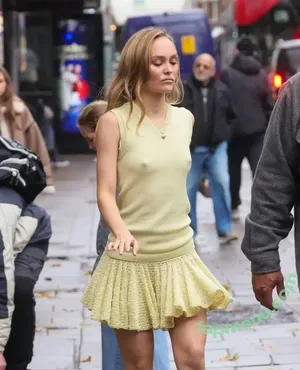 Lily-Rose Depp / lilyrose_depp / lilyrosemeldepp nude photo #0258