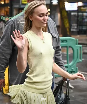 Lily-Rose Depp / lilyrose_depp / lilyrosemeldepp nude photo #0377