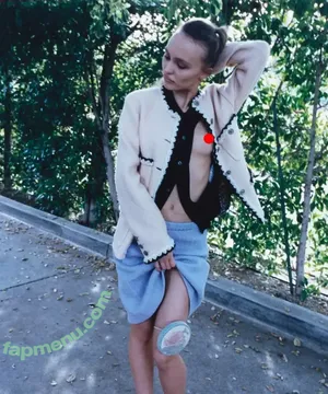 Lily-Rose Depp / lilyrose_depp / lilyrosemeldepp nude photo #0389