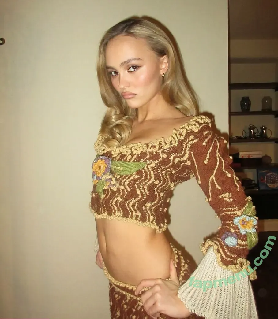 Lily-Rose Depp nude photo #0335 (lilyrose_depp / lilyrosemeldepp)