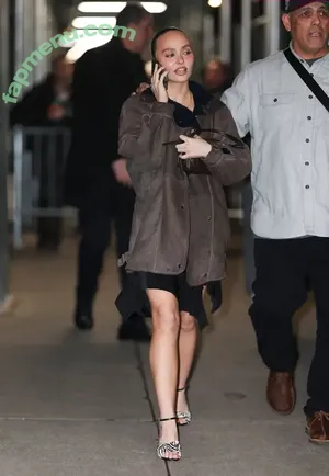 Lily-Rose Depp / lilyrose_depp / lilyrosemeldepp nude photo #0040