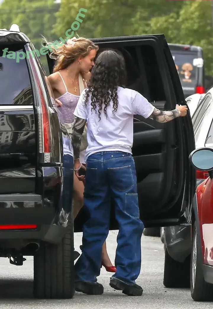Lily-Rose Depp nude photo #0004 (lilyrose_depp / lilyrosemeldepp)