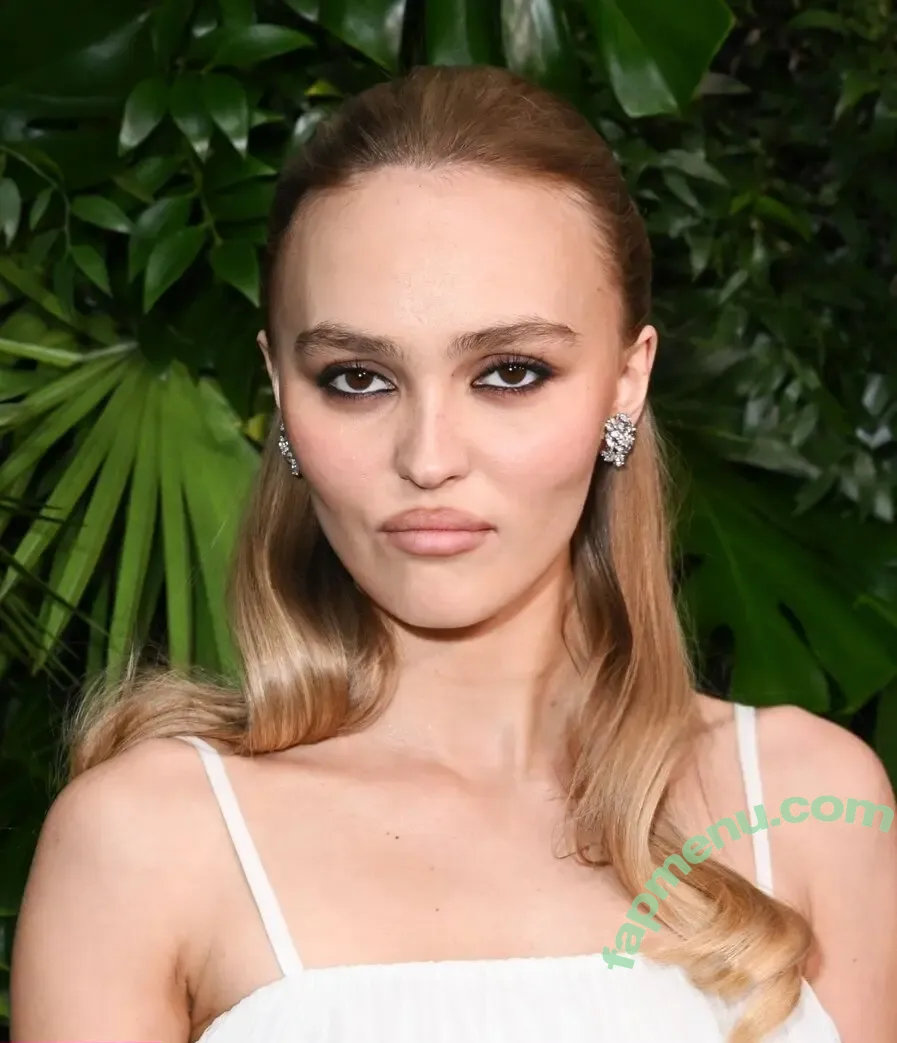 Lily-Rose Depp nude photo #0051 (lilyrose_depp / lilyrosemeldepp)
