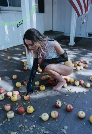 Lily-Rose Depp / lilyrose_depp nude photo #0005