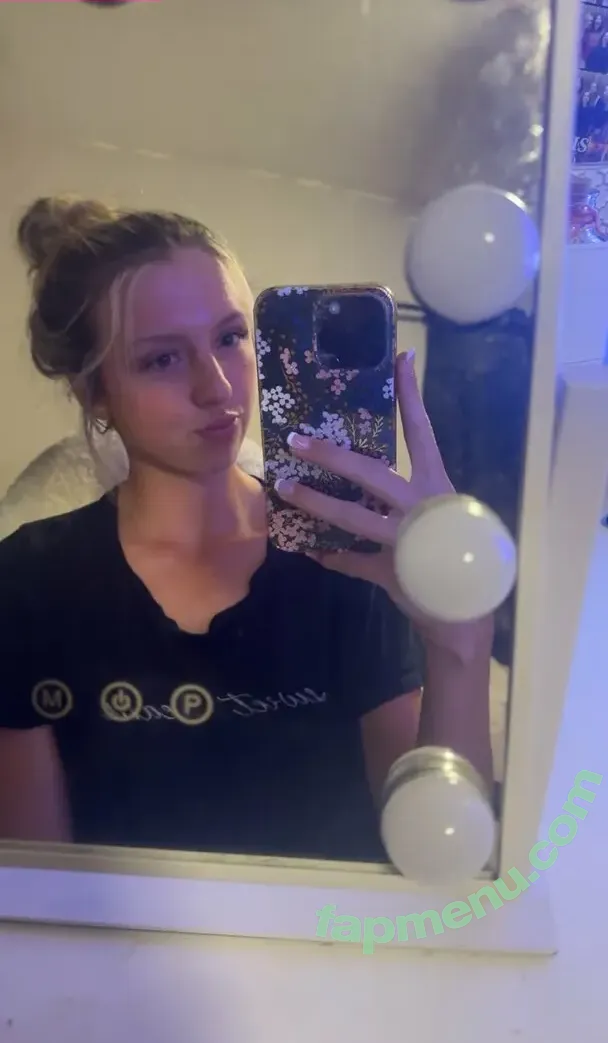 Lilybooboo nude photo #0003 (lily.boo.boo)