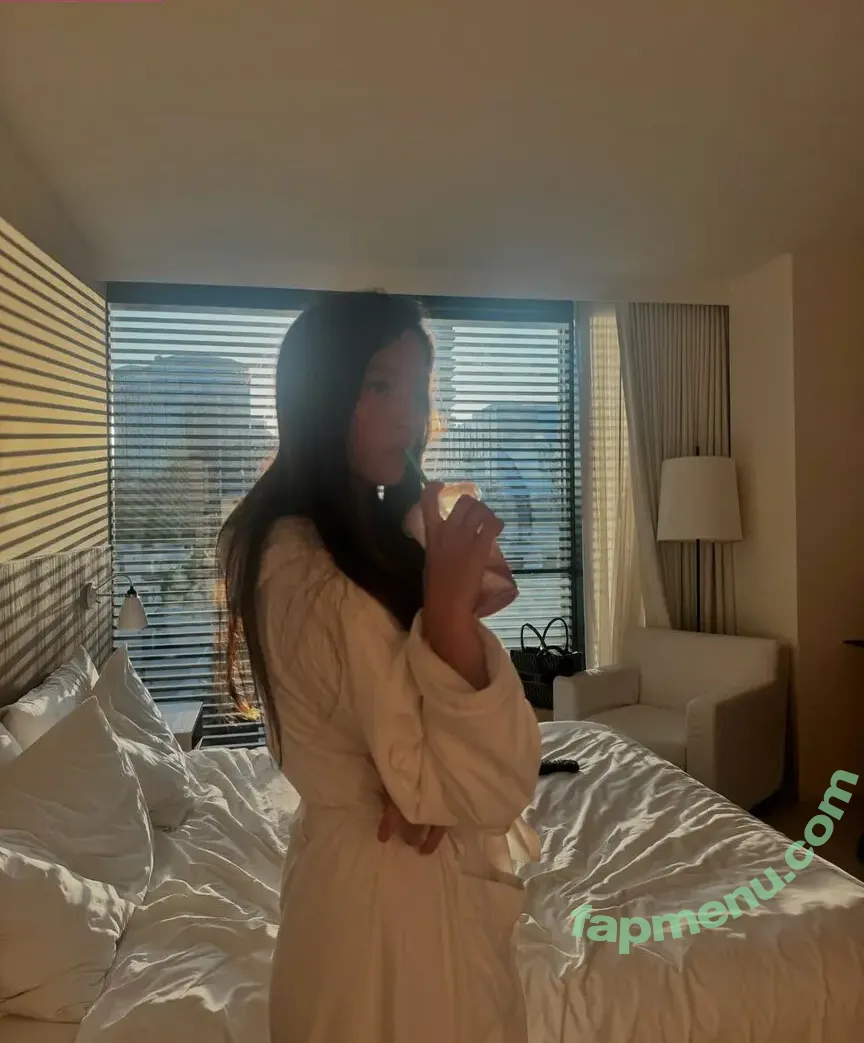 Lilychee nude photo #1723 (Lilychee)