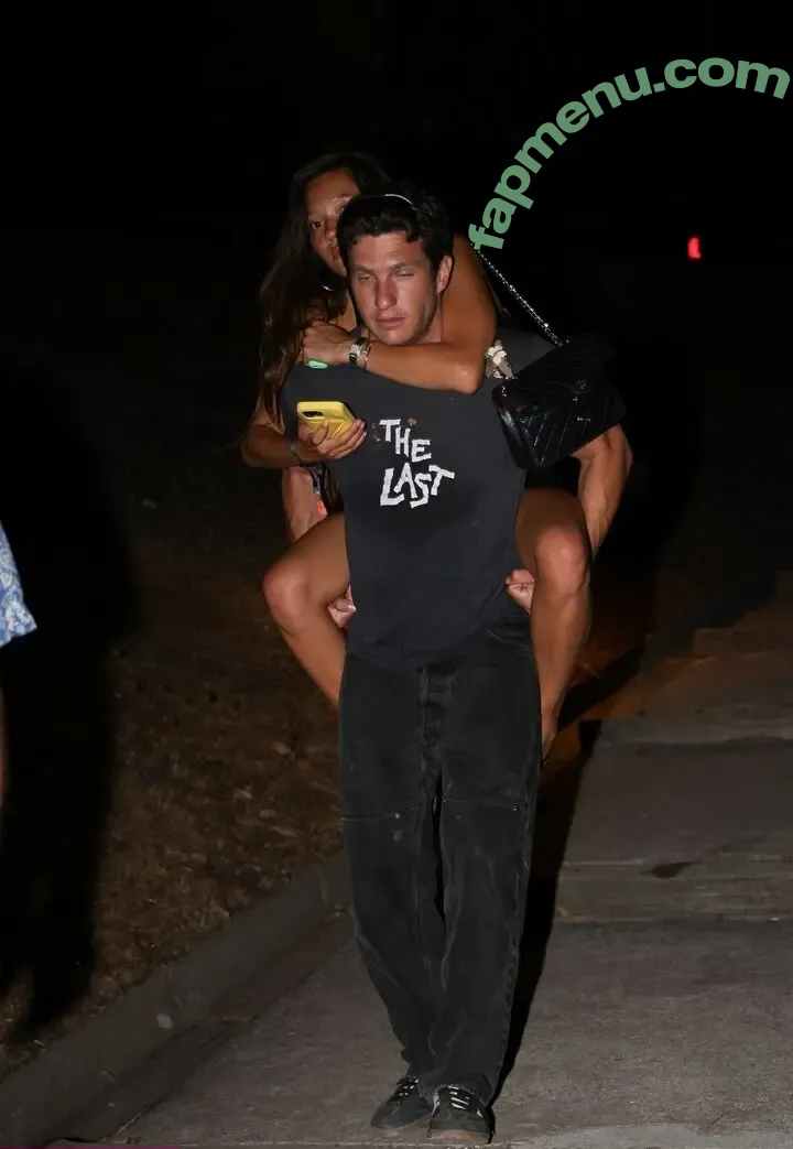 Lilychee nude photo #1847 (Lily Chee)