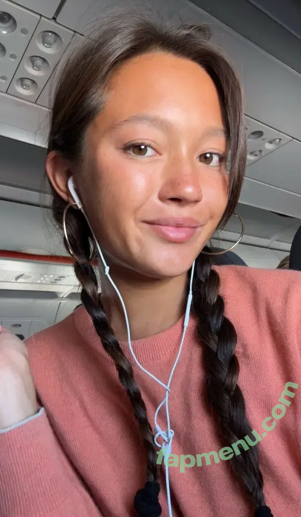 Lilychee nude photo #1917 (Lily Chee)