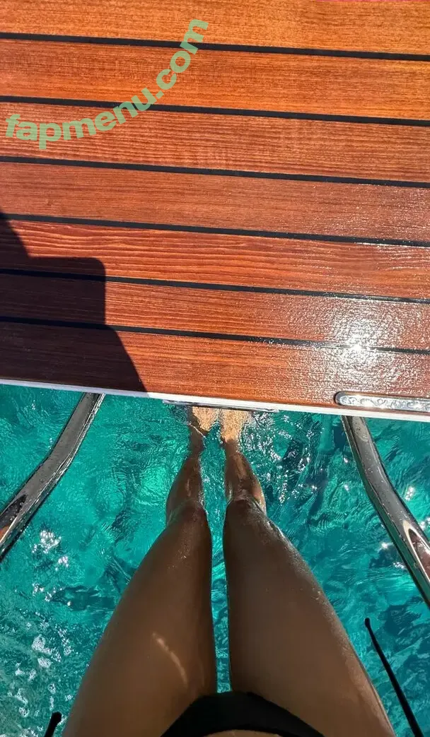 Lilychee nude photo #1919 (Lily Chee)