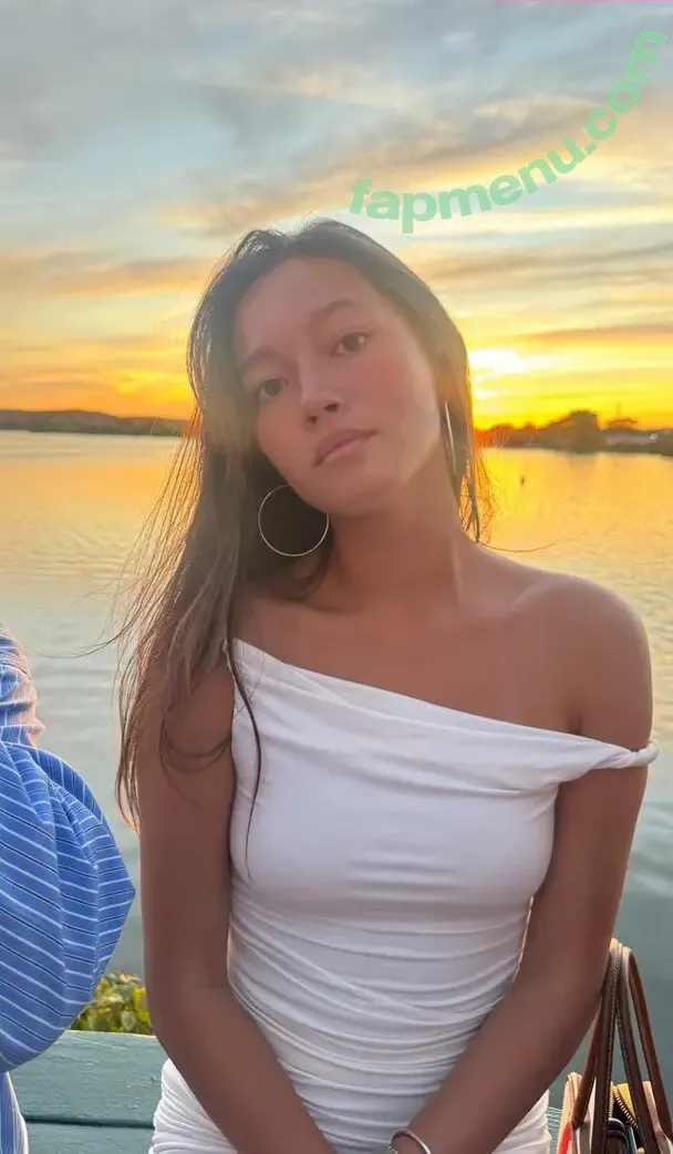 Lilychee nude photo #1937 (Lily Chee)